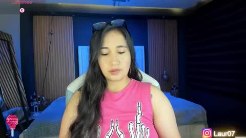 Snapshot of lauroberts chatting on 10.16.25 Lau Roberts online show from 10.16.25