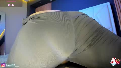 Snapshot of lauroberts chatting on 12.02.25 Lau Roberts online show from 12.02.25