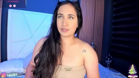 Snapshot of lauroberts chatting on 12.16.25 Lau Roberts online show from 12.16.25