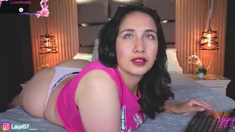 Snapshot of lauroberts chatting on 02.22.26 Lau Roberts online show from 02.22.26