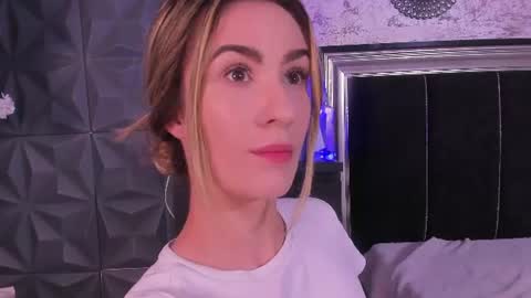 Snapshot of lauryn_cooper chatting on 07.12.26 laurin online show from 07.12.26