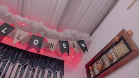 Lauu G online show from 10.17.25