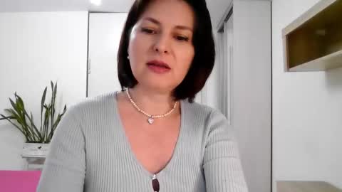 Snapshot of lavender_victoria chatting on 11.06.25 Diana online show from 11.06.25