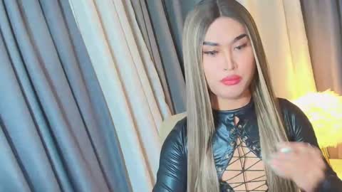 Snapshot of lavictoria_ladyboy chatting on 09.19.25 Victoria online show from 09.19.25