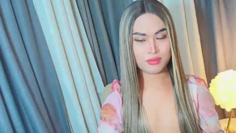 Snapshot of lavictoria_ladyboy chatting on 09.20.25 Victoria online show from 09.20.25
