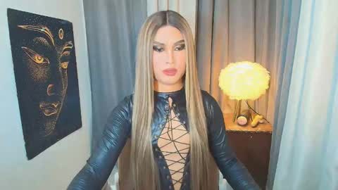 Snapshot of lavictoria_ladyboy chatting on 10.09.25 Victoria online show from 10.09.25