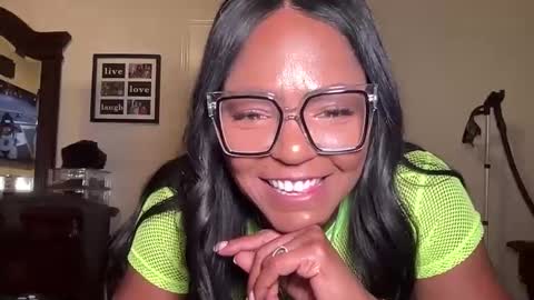 Snapshot of lavishly69 chatting on 10.08.25 Brownsugar69 online show from 10.08.25