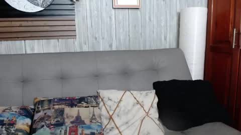 Layla online show from 11.23.25