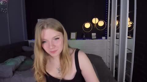 Snapshot of layla_glam chatting on 09.29.25 layla_glam online show from 09.29.25