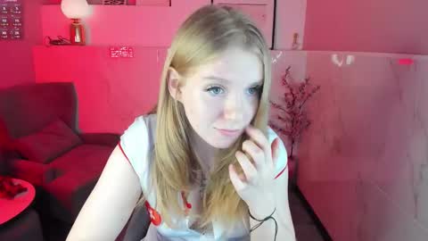 Snapshot of layla_glam chatting on 10.02.25 layla_glam online show from 10.02.25