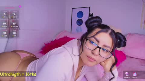 Snapshot of layla_nicols chatting on 01.09.25 Layla online show from 01.09.25