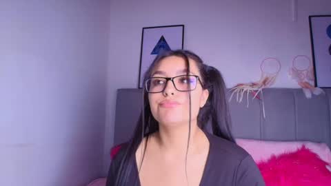Snapshot of layla_nicols chatting on 01.18.25 Layla online show from 01.18.25