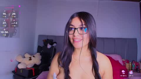 Snapshot of layla_nicols chatting on 01.25.25 Layla online show from 01.25.25
