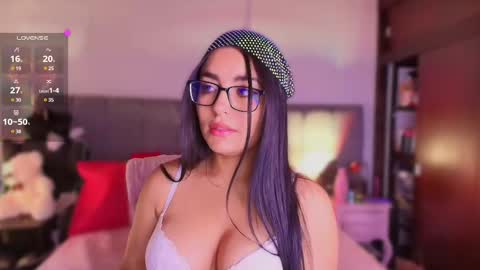 Snapshot of layla_nicols chatting on 03.05.25 Layla online show from 03.05.25