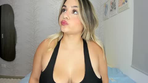 Layla Vanegas online show from 12.13.24