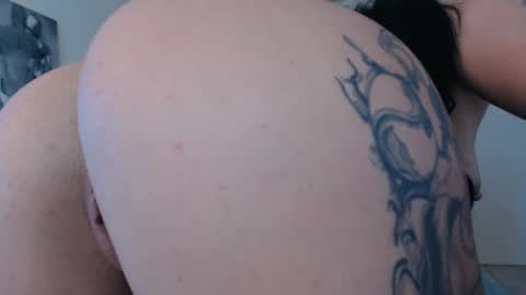 laylacruz online show from 01.28.25