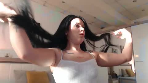 laylacruz online show from 01.30.25