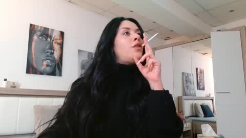 laylacruz online show from 02.18.25