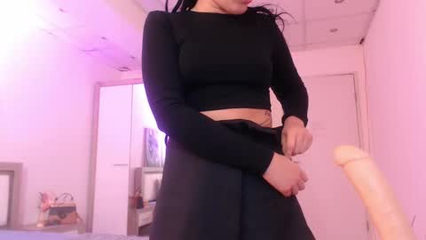 laylacruz online show from 02.24.25