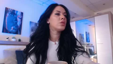 laylacruz online show from 03.05.25