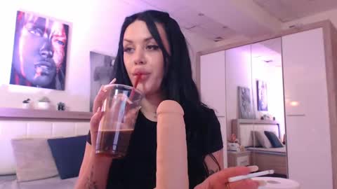 laylacruz online show from 03.08.25