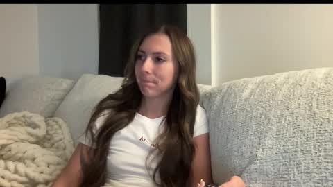 laylahlaylah1 online show from 10.31.25