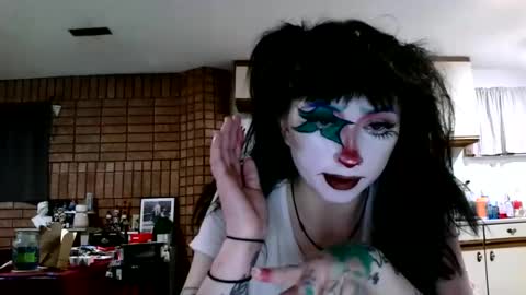 Snapshot of laylakills chatting on 01.09.25 Layla Kills online show from 01.09.25