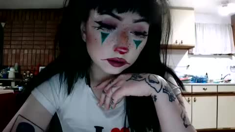 Snapshot of laylakills chatting on 01.13.25 Layla Kills online show from 01.13.25