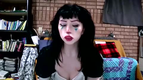 Snapshot of laylakills chatting on 01.23.25 Layla Kills online show from 01.23.25