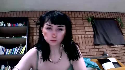 Snapshot of laylakills chatting on 02.11.25 Layla Kills online show from 02.11.25