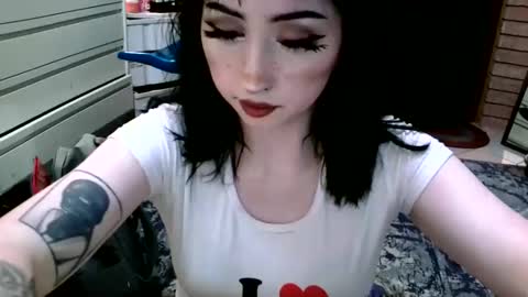 Snapshot of laylakills chatting on 02.12.25 Layla Kills online show from 02.12.25