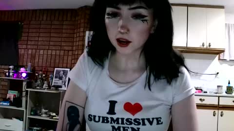 Snapshot of laylakills chatting on 03.09.25 Layla Kills online show from 03.09.25