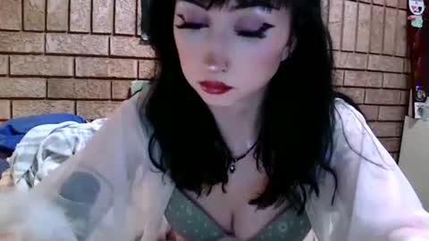 Snapshot of laylakills chatting on 10.01.25 Layla Kills online show from 10.01.25