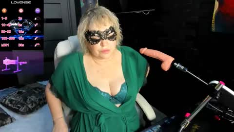 laylalaylamilf online show from 11.22.25