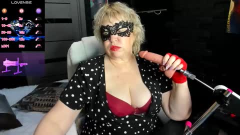 laylalaylamilf online show from 11.27.25