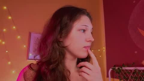 Snapshot of lea_belle_ chatting on 09.19.25 Lea online show from 09.19.25