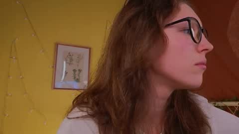 Snapshot of lea_belle_ chatting on 11.18.25 Lea online show from 11.18.25