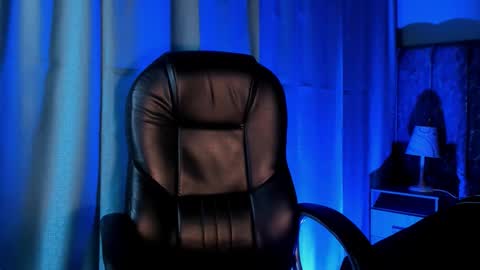 Lea Velle online show from 11.26.25