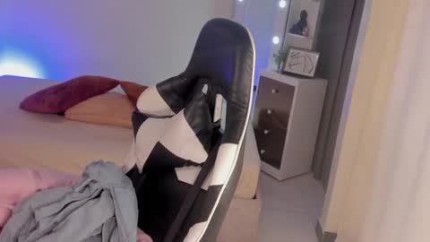 leahaltomm online show from 02.18.25