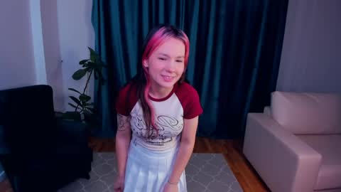 Snapshot of leahmerced chatting on 04.07.26 Luna online show from 04.07.26