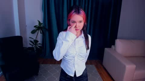 Snapshot of leahmerced chatting on 04.08.26 Luna online show from 04.08.26