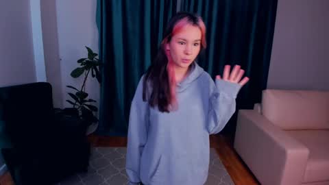 Snapshot of leahmerced chatting on 04.09.26 Luna online show from 04.09.26