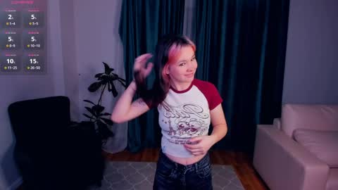 Snapshot of leahmerced chatting on 04.10.26 Luna online show from 04.10.26