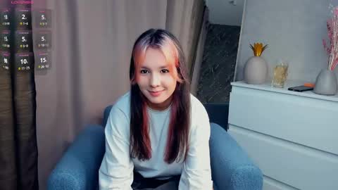 Snapshot of leahmerced chatting on 04.16.26 Luna online show from 04.16.26