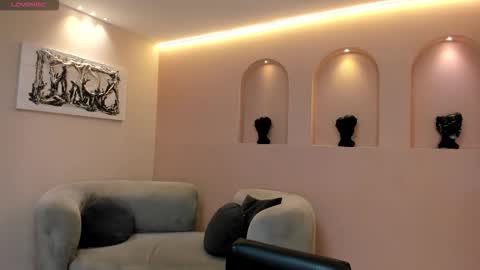 leahnovac online show from 10.29.25