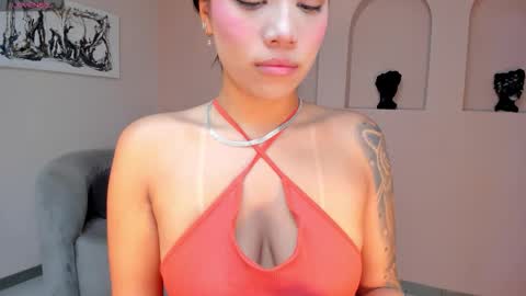 leahnovac online show from 10.31.25