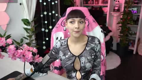 Snapshot of leahobscure chatting on 01.31.25 Leah online show from 01.31.25