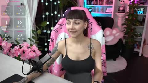 Snapshot of leahobscure chatting on 02.11.25 Leah online show from 02.11.25