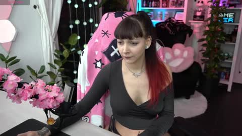 Snapshot of leahobscure chatting on 02.27.25 Leah online show from 02.27.25