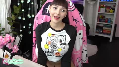 Snapshot of leahobscure chatting on 10.04.25 Leah online show from 10.04.25